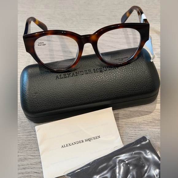 Alexander McQueen Brown Tortoise Reader - Picture 2 of 7